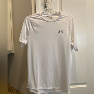 UNDER ARMOUR white short sleeved shirt. Men’s small.